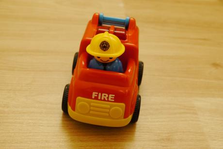 1.auticko hasici vydava zvuky,