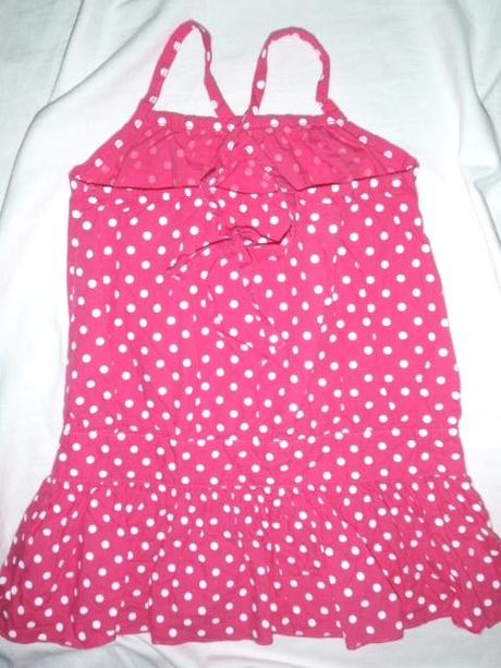 Nádherný sytě růžový top s puntíkama, disney,122
