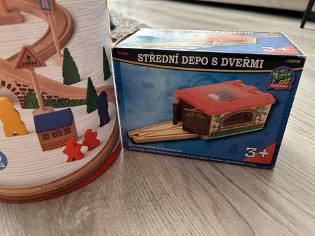 Drevená železnica a depom, 