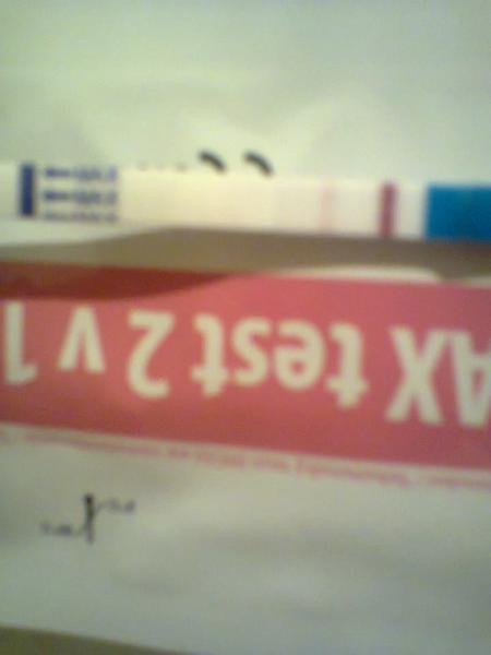 V krvi hCG nula, test z moči pozitívny a silnie