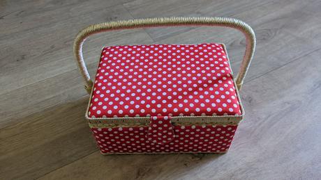 Ka392 košík na šicí potřeby s vybavením, 