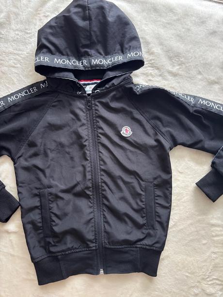 K9/ mikina černá - v.128/134 zn. moncler, 128