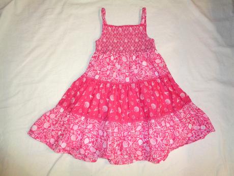 Krásné růžové volánové šaty s mušličkami, nutmeg,104