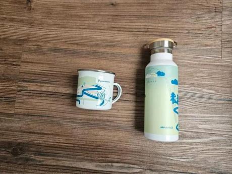 Termoska a plecháček bílá modrá zelená, 