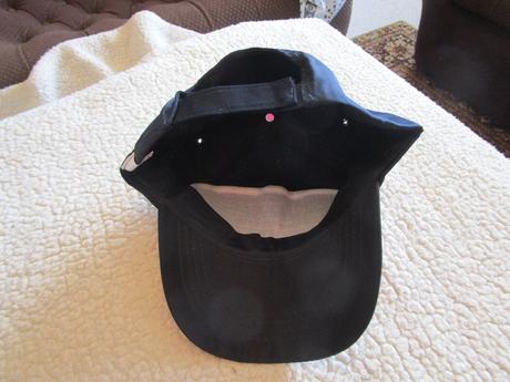 3x nové kšiltovky, vzadu velikostně upravitelné, 158 / m