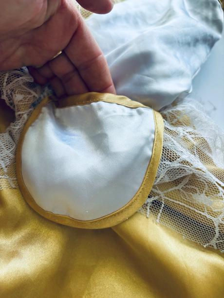 St4/ kostym oboustranný  čarodějka- v. 4/6 let, 