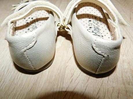 Dívčí baleríny s motýlky, 23