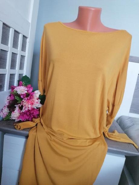 Hořčicové šaty, m