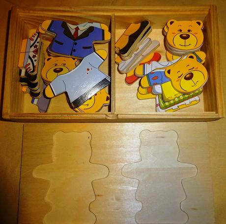 Dřevěná oblekací skladačka medvídci,