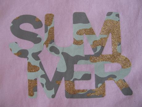 Růžové tričko se zlato zeleným nápisem crop top, house,104