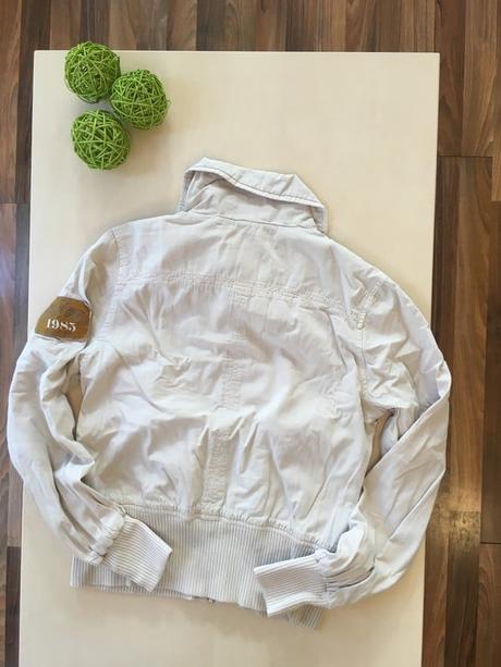 Nová krátká bunda s kulatými kapsami, vel s/m, san, m