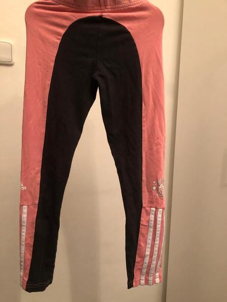 Černorůžové legíny, 128