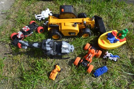 10x auto,bagr,loď, poškozené,, 