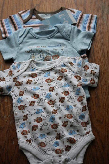 Tři bodynka na mimi, cherokee,62