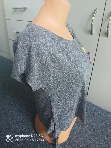 Crop-top zn."page one young" vel."146-152", 146