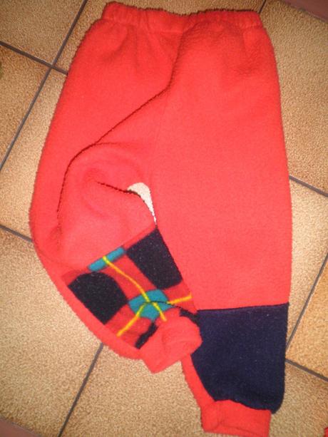 Flísový komplet se zajíčky, 86