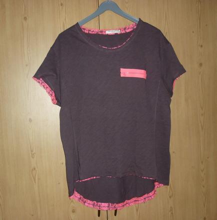 Hnědé tričko s růžovou krajkou made for loving, s