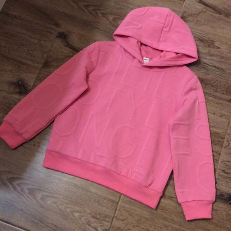 Mikina s vytlačenými písmeny, 128