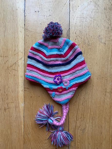 Cepice pres usi, 104