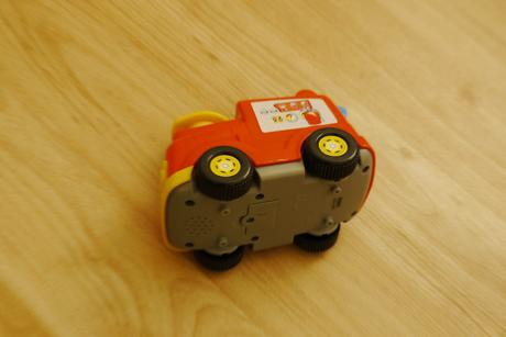 1.auticko hasici vydava zvuky,