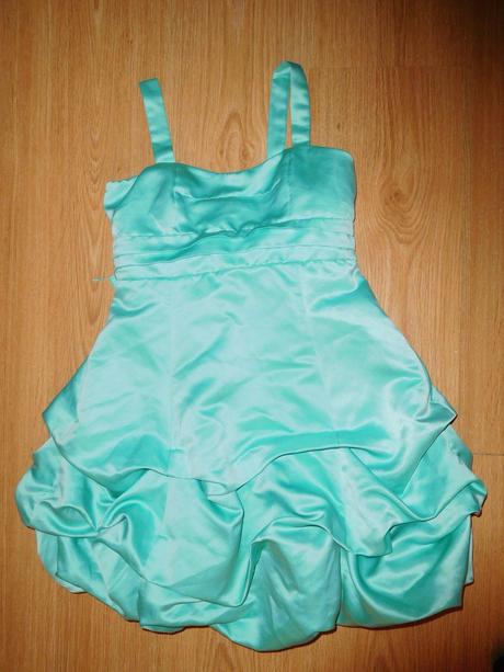 Slavnostní šaty, 128