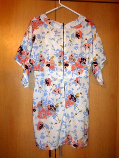 Krásné vzdušné květované šaty, 44