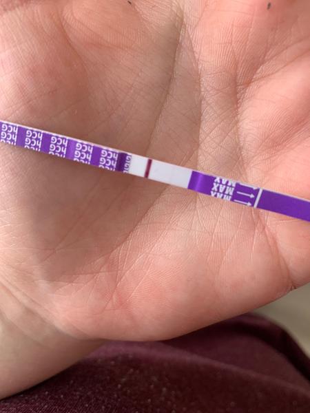 Můžu být těhotná při slabé čárce na testu?
