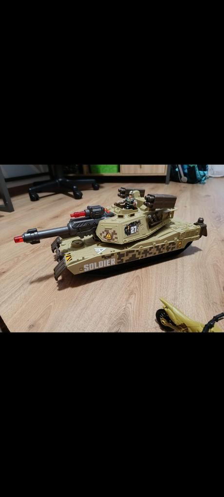 Tank s vojáky, 