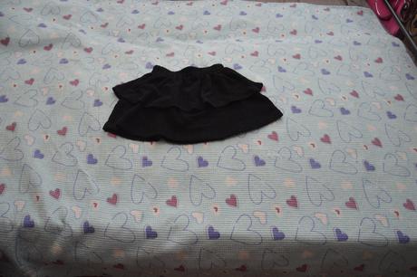 128 134 140 146 152 černá sukně s kanýry, 140