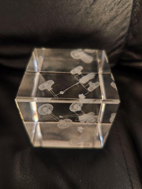 Dekorativní krychle - těžítko,