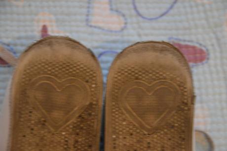 31 bílé tenisky s kamínky, graceland,31