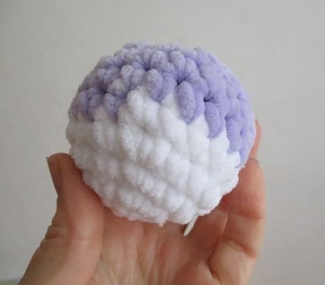 Háčkovaná antistresová kulička handmade, 