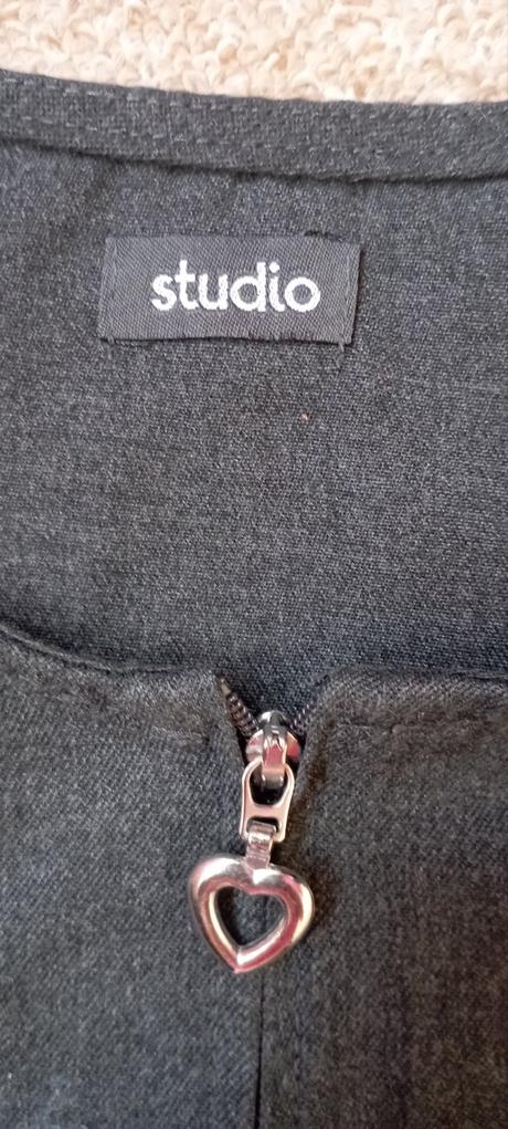 Šedé šaty zn."studio" vel."6-7let", 122