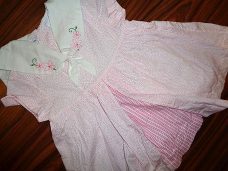 Krásné bílé šaty s růžovými puntíky, 92