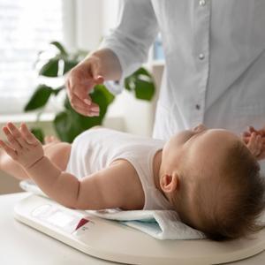 Jak podpořit vývoj miminka s oslabením svalů?