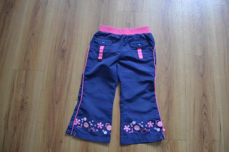 Tmavě modré tepláky, 86