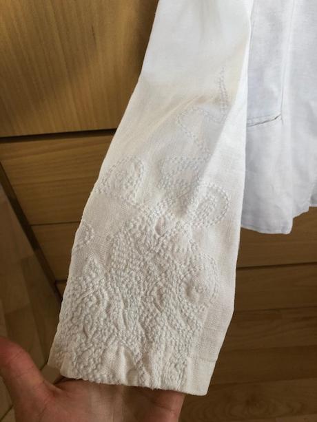 Bílé sáčko s výšivkami, m