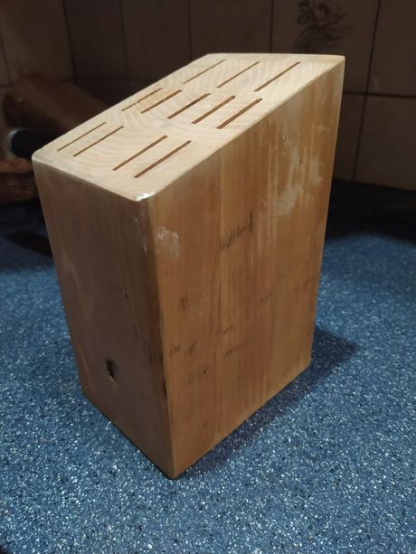 Dřevěný špalek /držák na nože, 