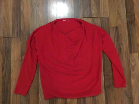 Červený svetřík s vodou, vel s, reserved, reserved,s