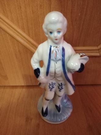 Porcelánové figurky pan a dáma, 