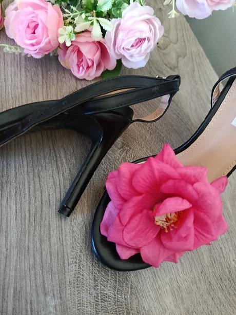 Sandálky s květinou, 36