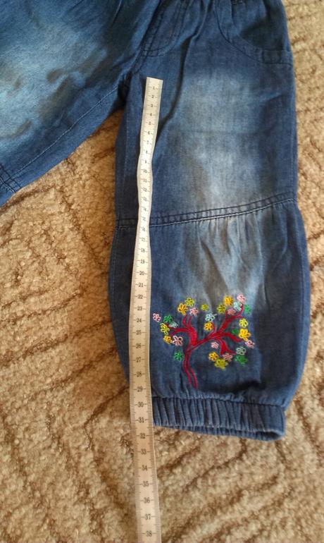 Překrásné rifličky s výšivkou vel.92 top stav, 92