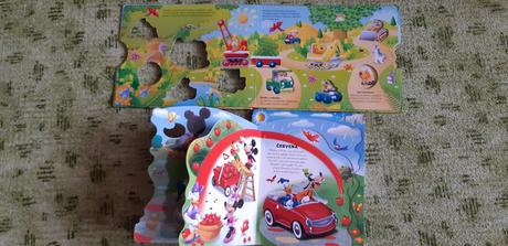 Knížky - mickey (okénková) a žirafa (hýbací),