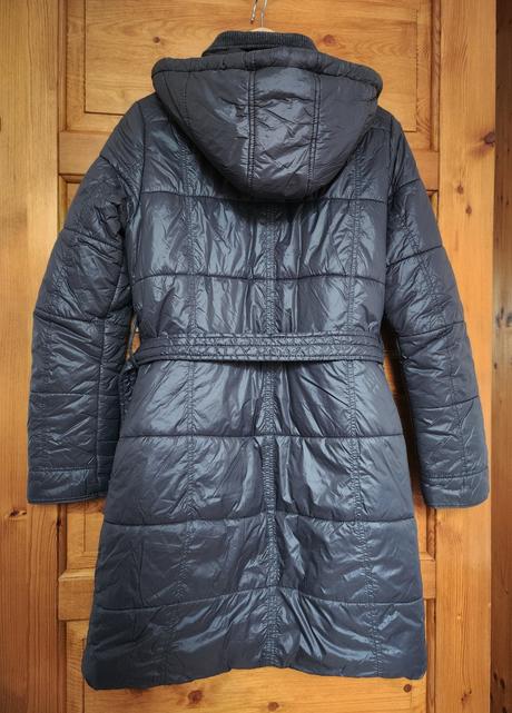 Prošívaný zimní kabát s kapucí vel. m, 38