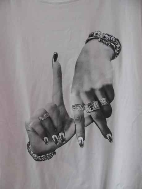 Bílé elastické tričko s potiskem, s