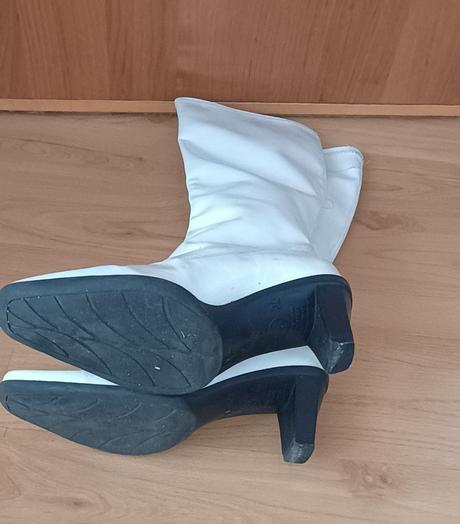 Bílé kozačky pro mažoretky, azaléia,35