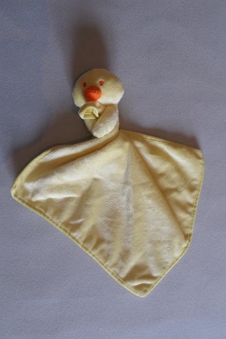 I37	komplet mantinel, povlečení, deka do postýlky, 