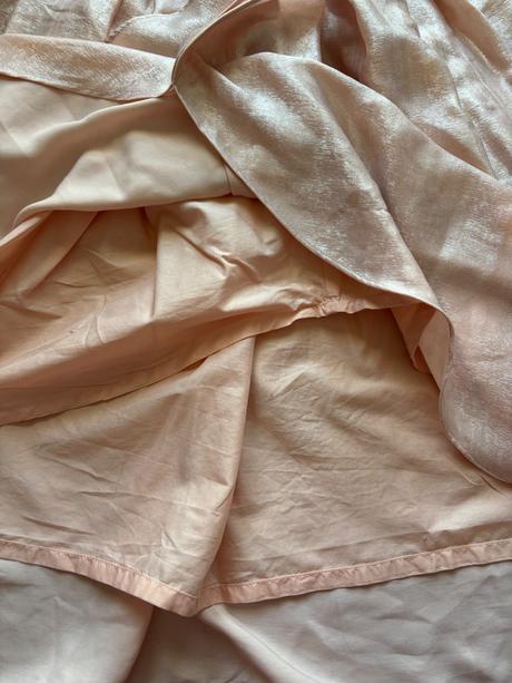 Ob/ šaty společenské meruňkové barvy- v.cca 6/7 le, 122