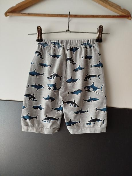 Kraťasy zn. little hand vel.92, 92