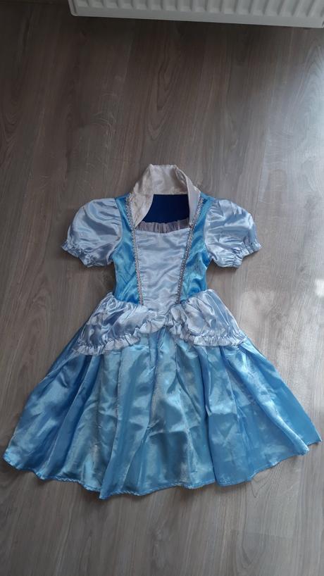 Karnevalove oboustranne šaty snehurka/popelka, 